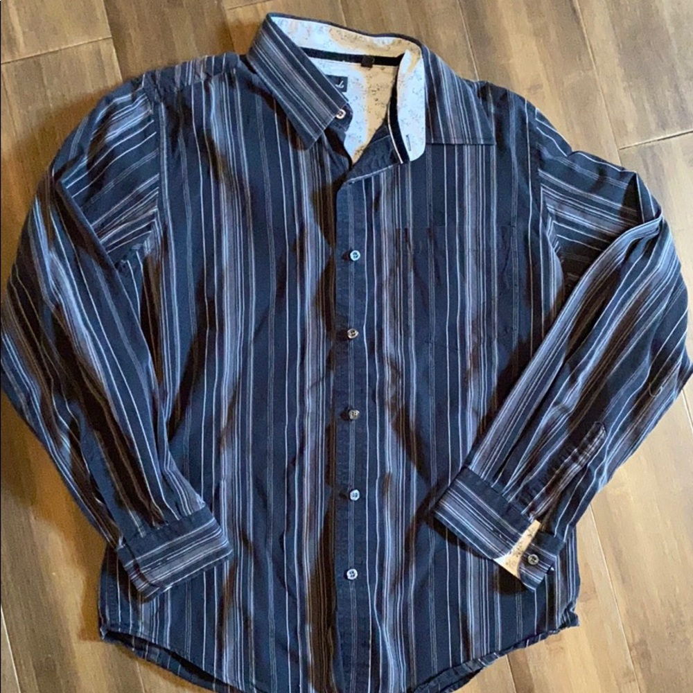 Men’s button down shirt, large
